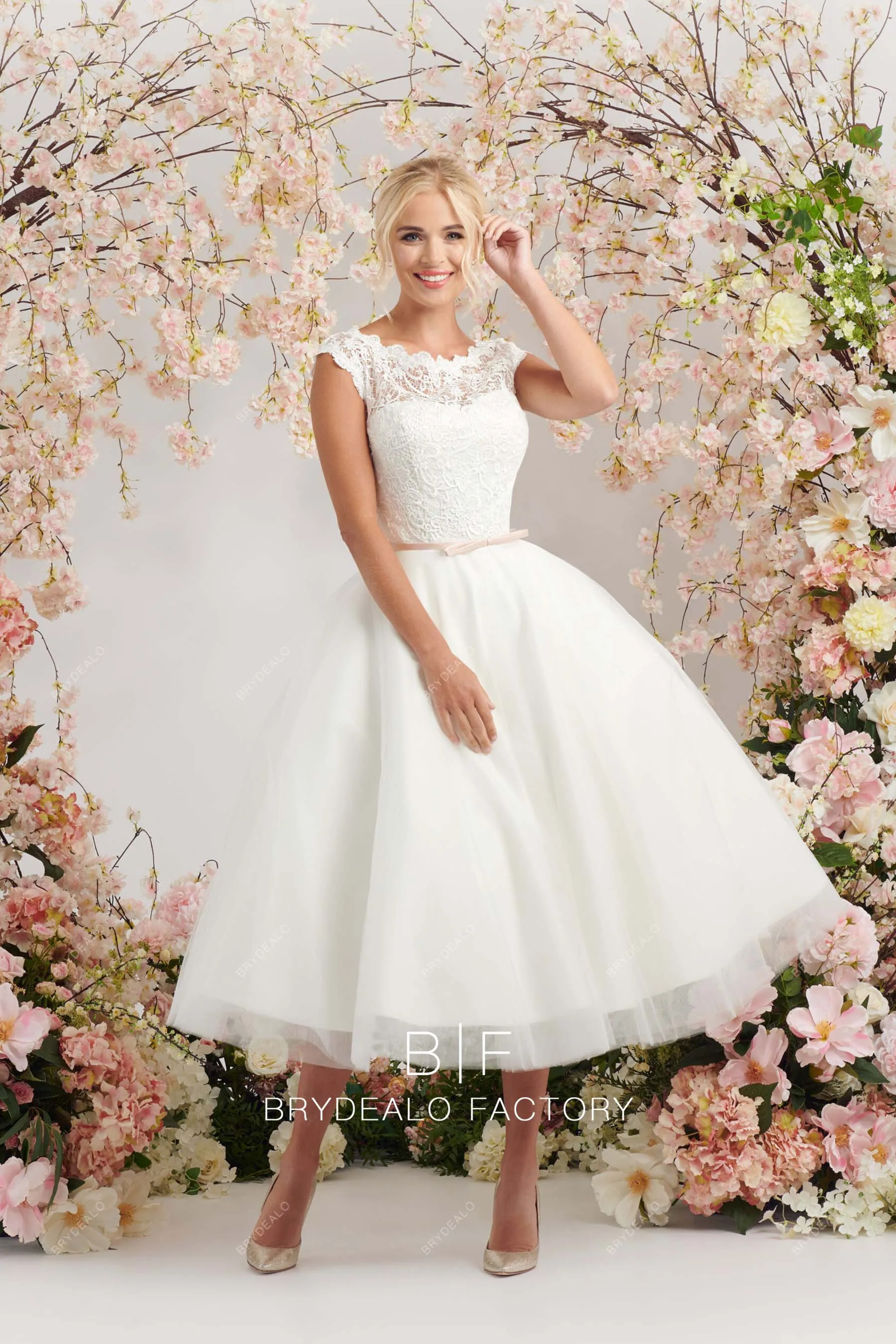 Illusion Neck Cap Sleeves Vintage Lace Short Wedding Dress