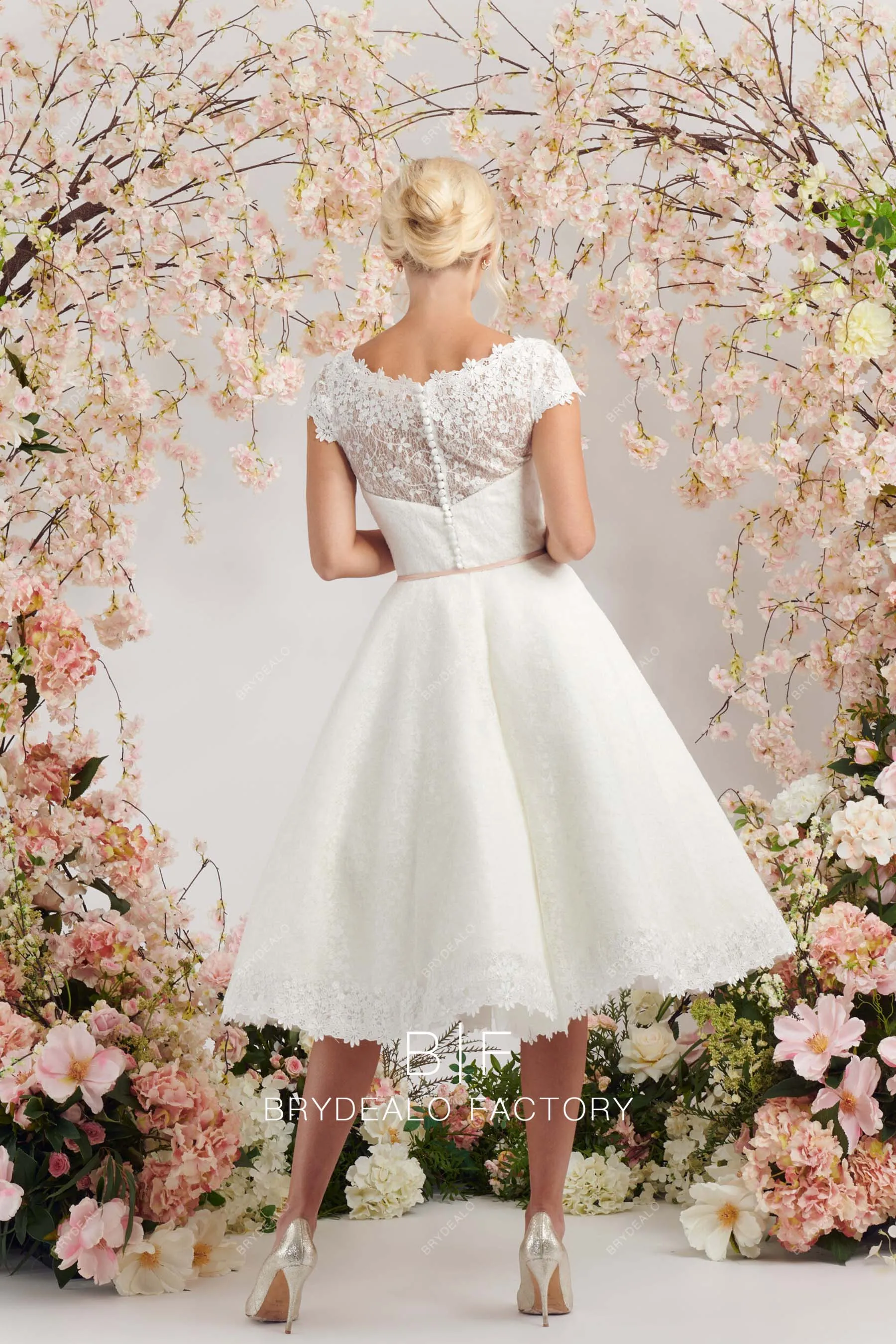Illusion Neck Cap Sleeves Vintage Lace Short Wedding Dress