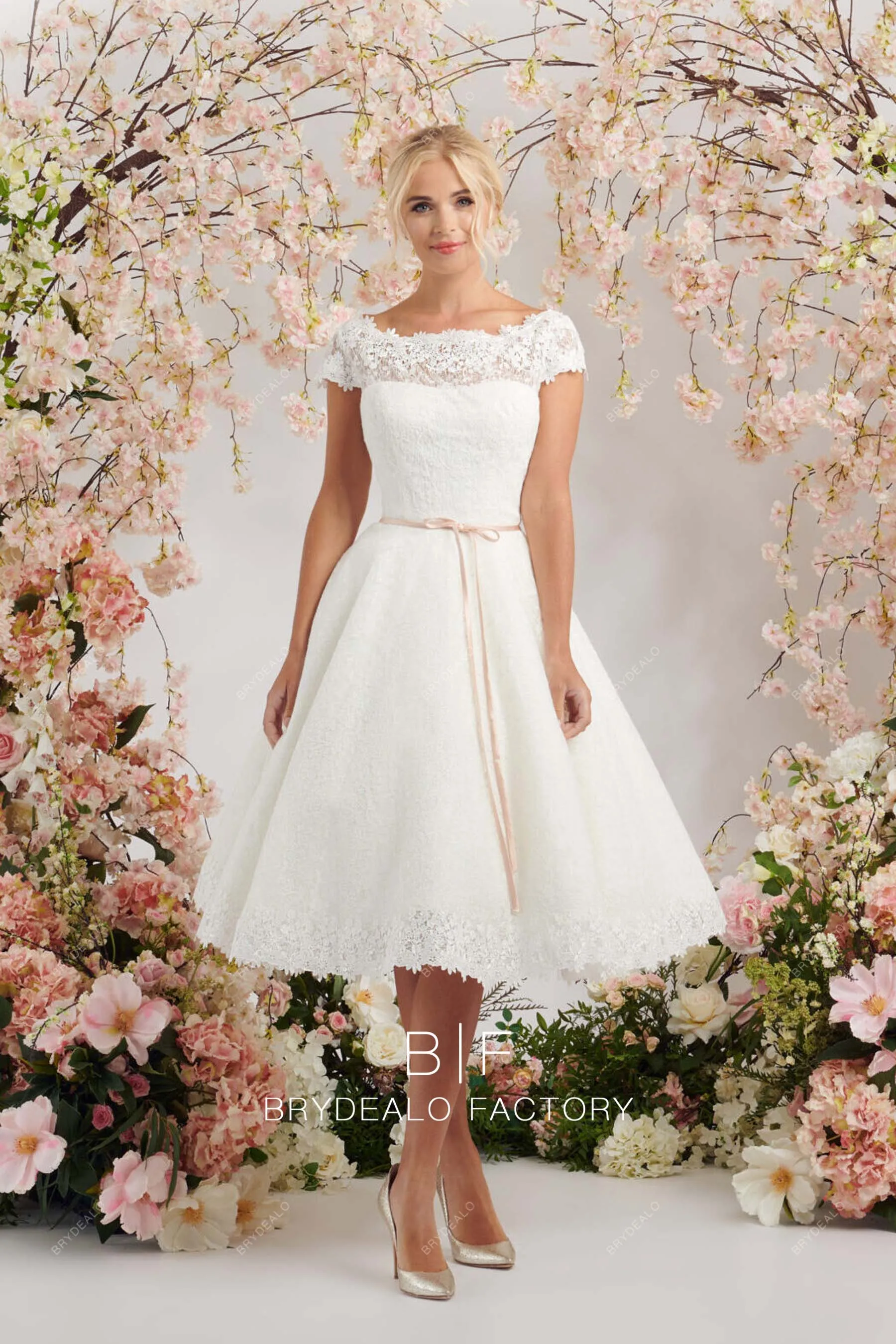 Illusion Neck Cap Sleeves Vintage Lace Short Wedding Dress