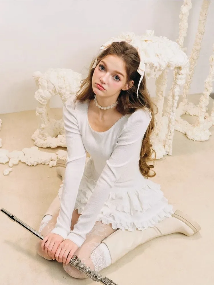 Puffy cake skirt underneath a knit dress【s0000004602】