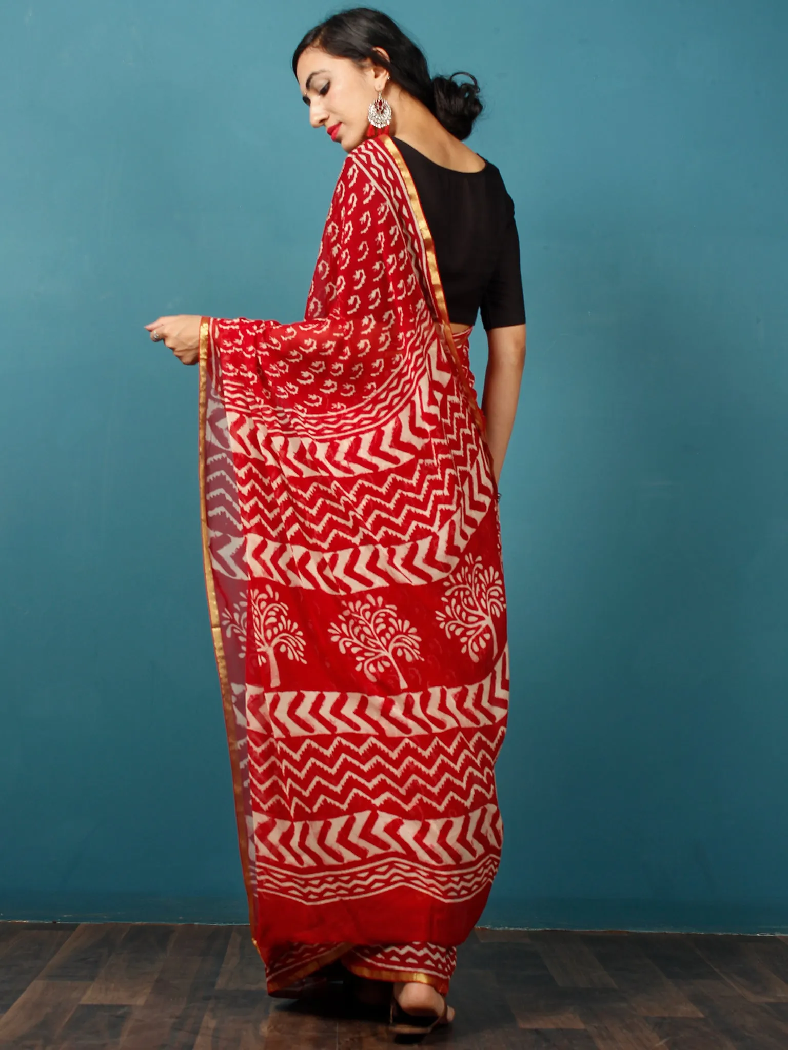 Red White Hand Block Printed Chiffon Saree with Zari Border - S031702788