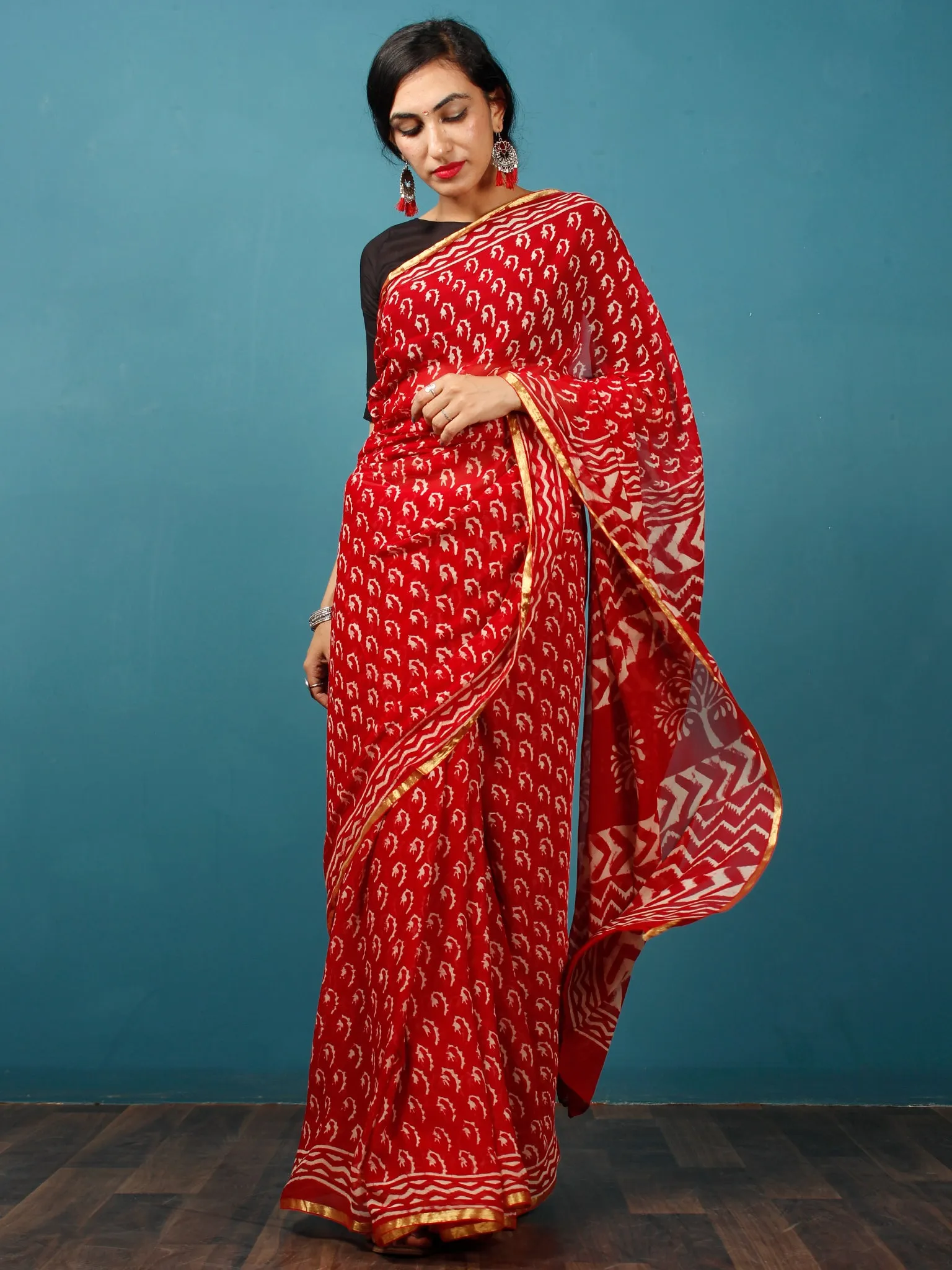 Red White Hand Block Printed Chiffon Saree with Zari Border - S031702788