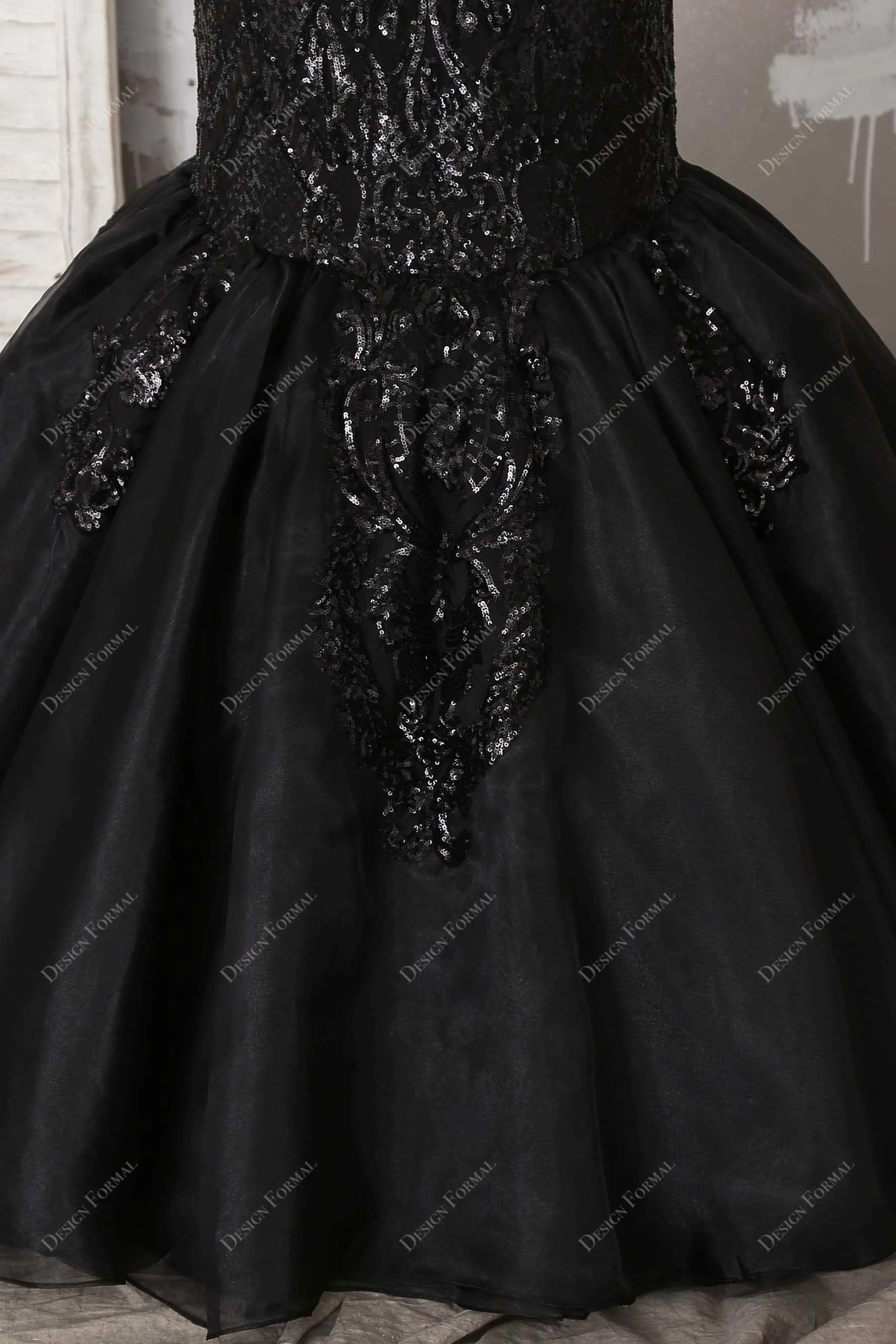 Unique Black Sequin Sleeved Plus Size Trumpet Prom Dress